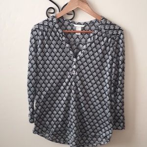 H & M printed popover tee